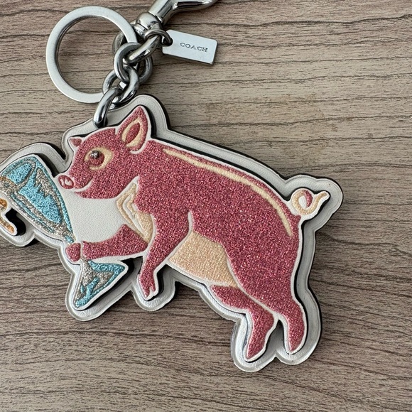 Coach glittery Party Pig bag charms FOBs keychain - Picture 3 of 10